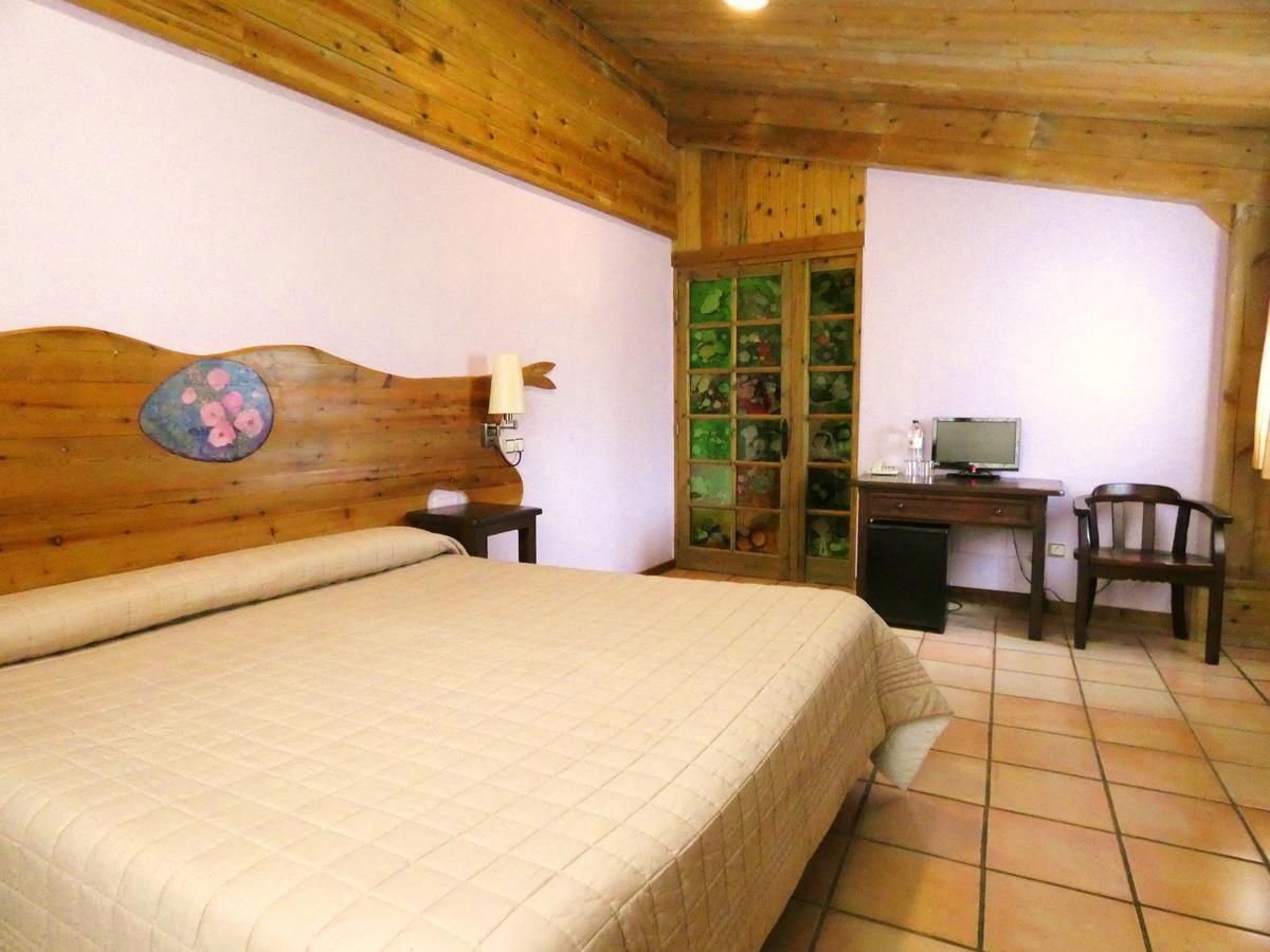 Hotel Familiar El Jou Nature Sant Corneli Exterior foto
